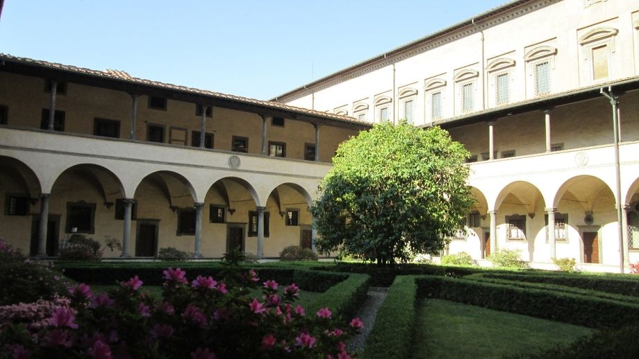 The courtyard of the Basilica Di San Lorenzo