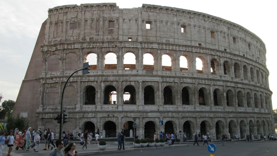 The Colliseum without cataracts or the SLR