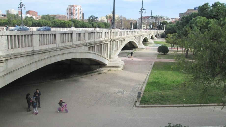 Location of the former river which ran through the city, now a recreation area